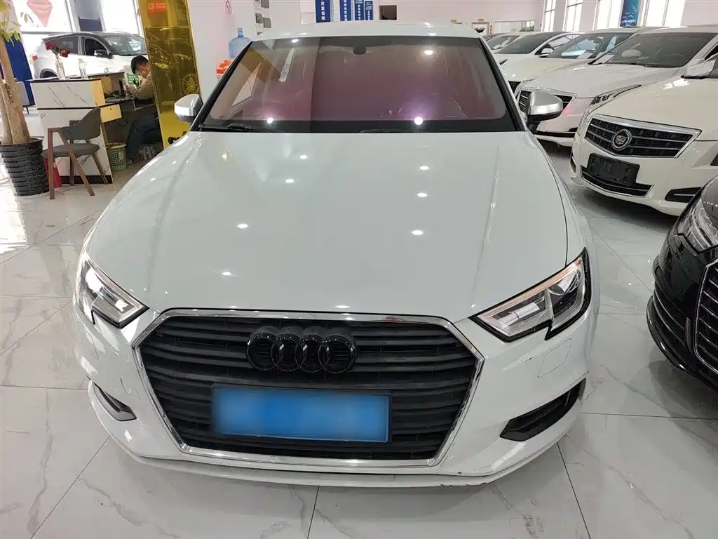 Audi A3 2018 30th Anniversary Limousine 35 TFSI Progressive фото 3