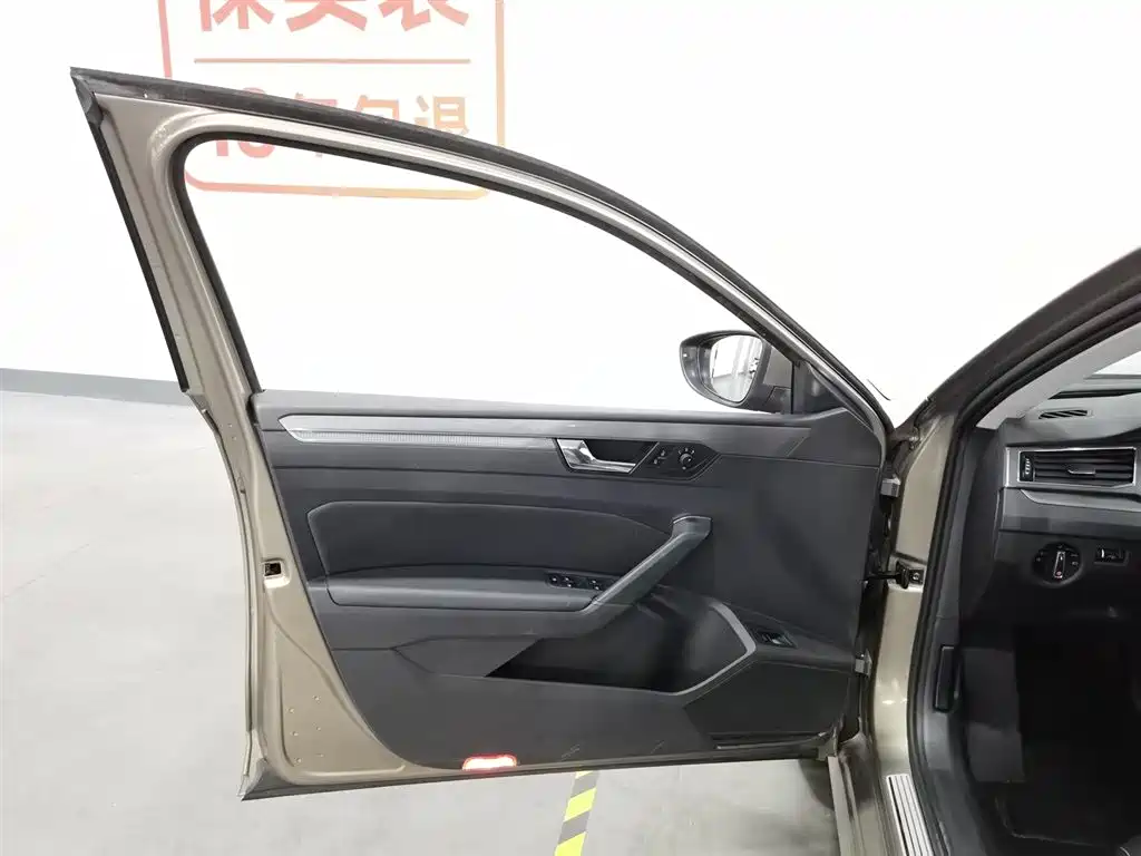 Volkswagen Passat 2017 330TSI DSG Prestige фото 8