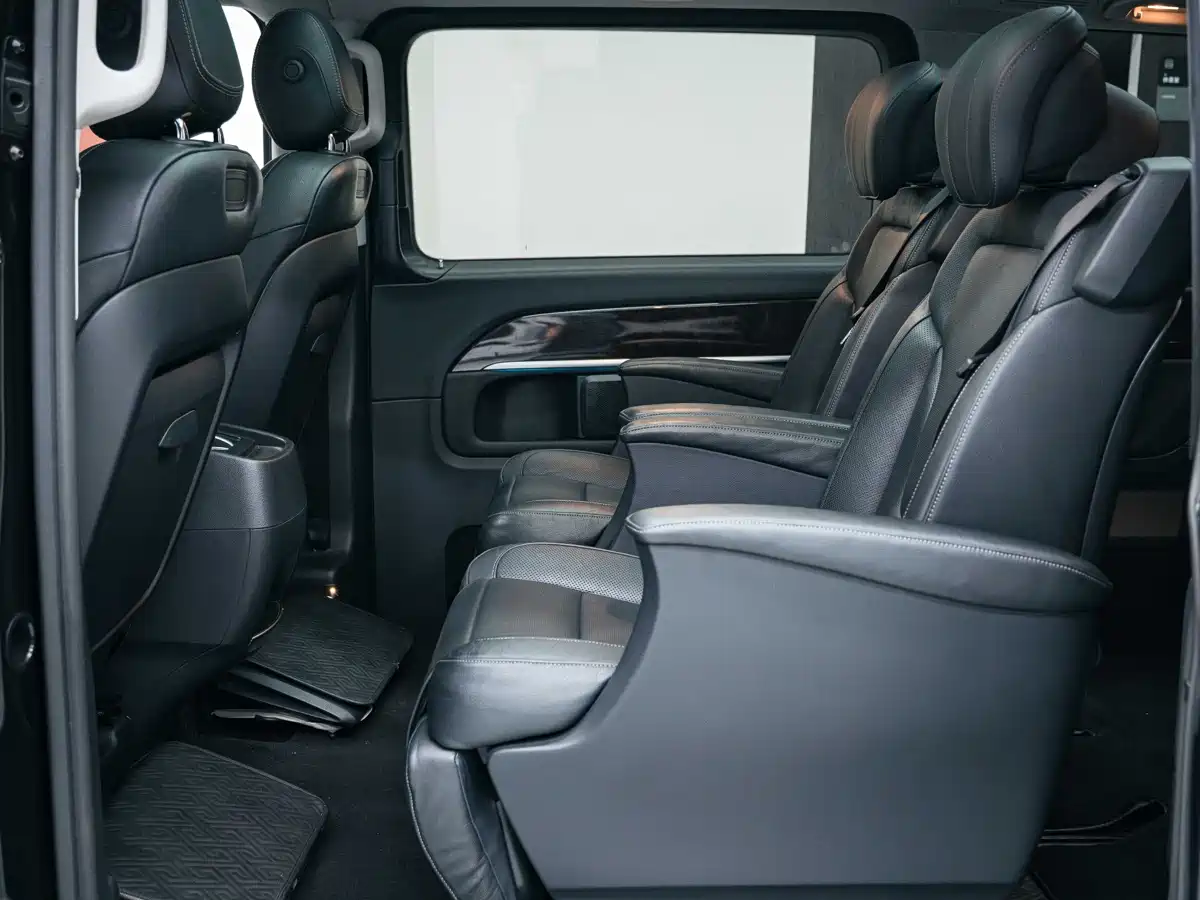 Mercedes-Benz V-Class 2017 Model V 260 L Premium Extended Edition фото 10