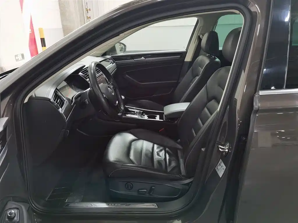 Volkswagen Phideon 2018 Facelift 380TSI FWD Business фото 10