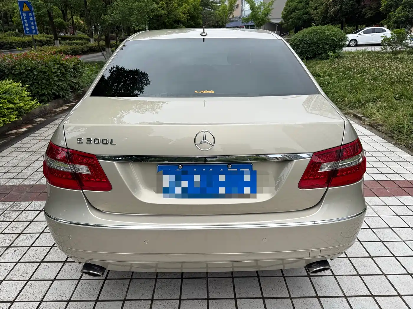 Mercedes-Benz E-Class 2012 E 300 L Fashion фото 2