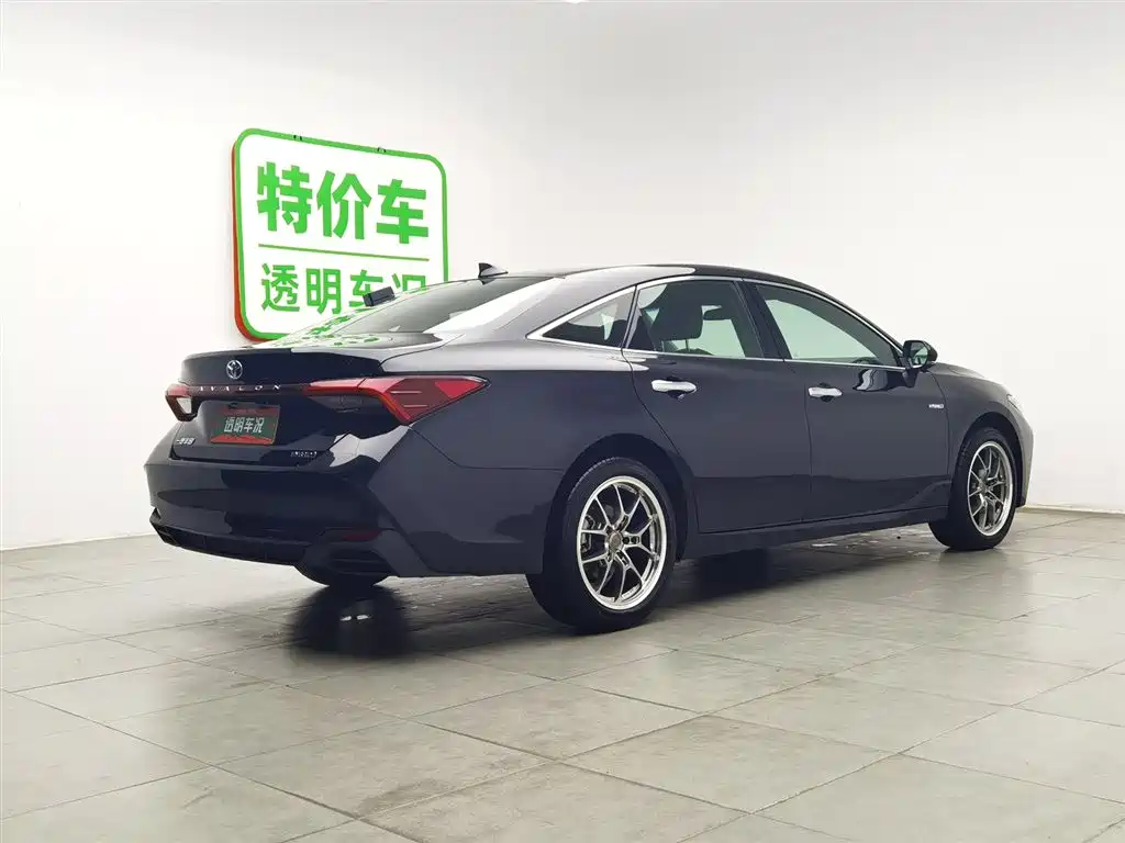 Toyota Avalon 2023 Hybrid 2.5L Luxury Edition фото 2