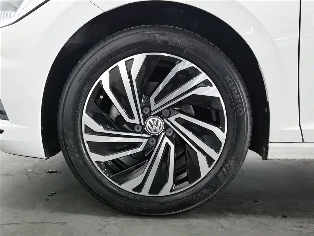 Volkswagen Sagitar 2021 200TSI DSG Surpassing Edition фото 17