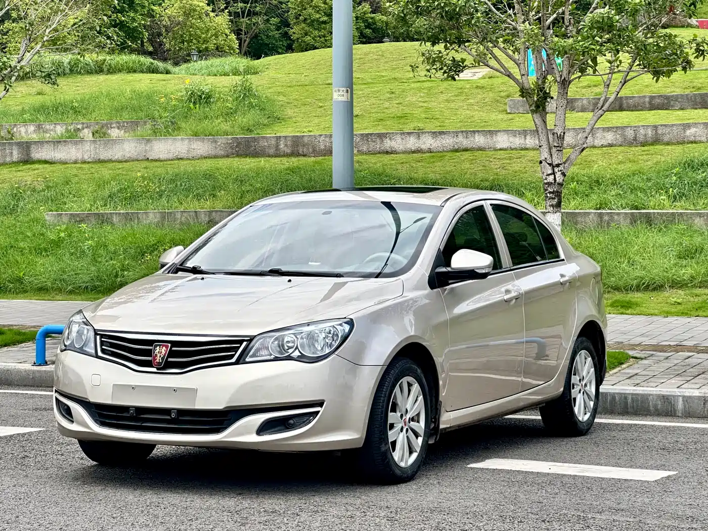Roewe 350 2016 2015 Model 1.5L Manual Luxury Sunroof Edition
