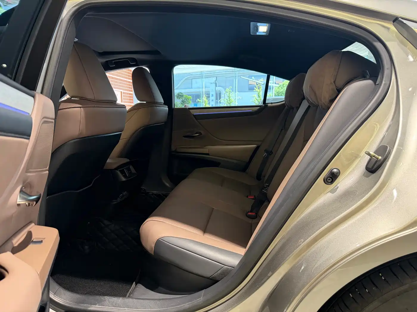 Фото 6 - Lexus ES