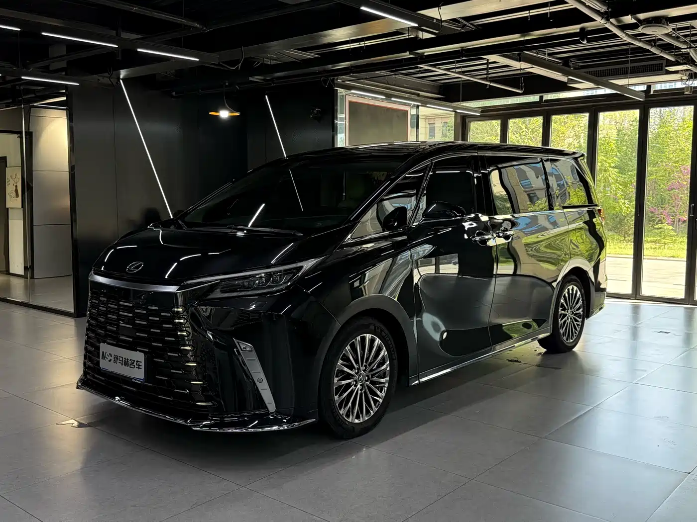 Lexus LM 2023 500h 6-Seater Prestige Edition