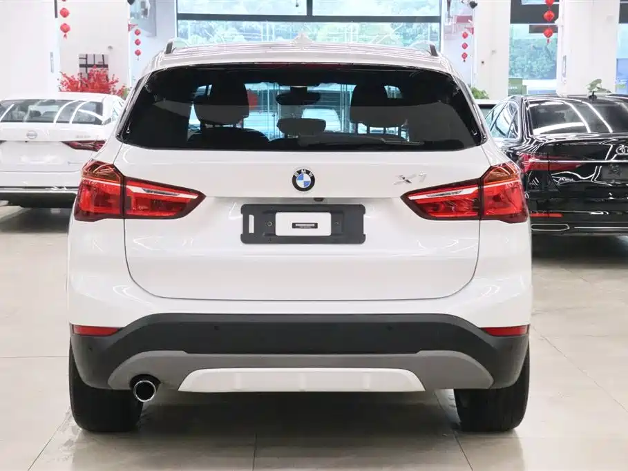 BMW X1 2018 sDrive18Li Premium Model фото 4