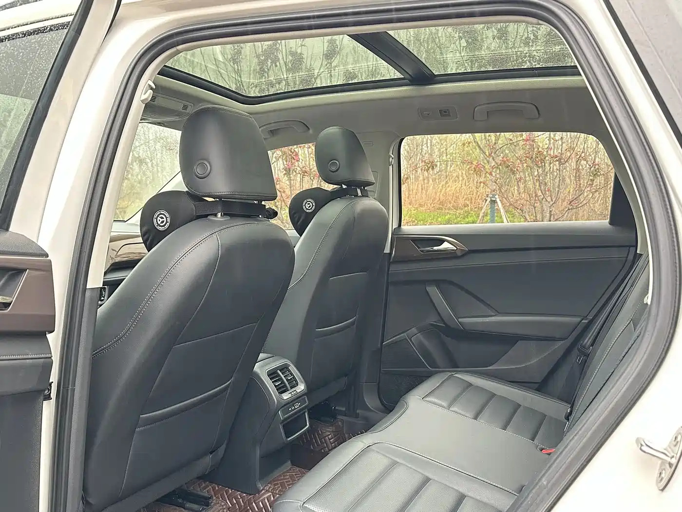 Volkswagen Tharu 2022 280TSI FWD Luxury Edition фото 9