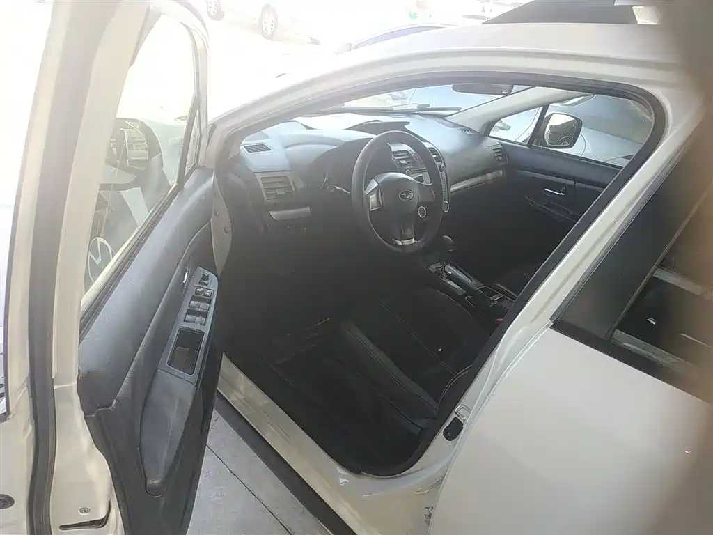 Subaru XV 2014 2.0i Comfort фото 16