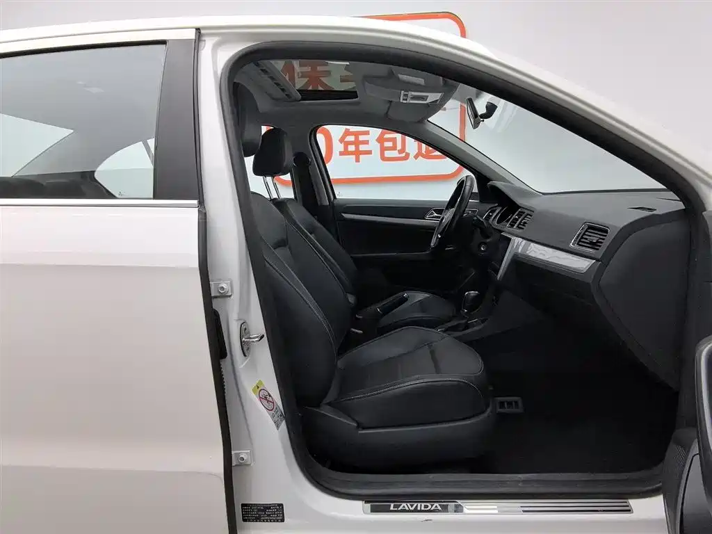 Volkswagen Lavida 2015 230TSI DSG Comfort Edition фото 23