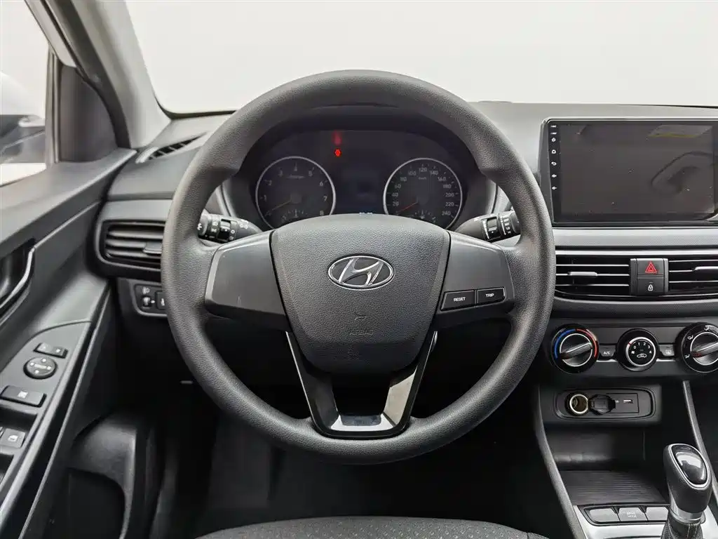 Hyundai Elantra 2020 1.6L Auto GL Pleasing Edition фото 11