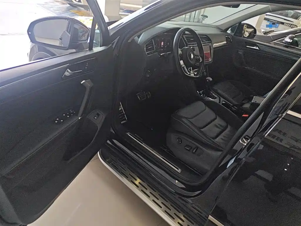 Volkswagen Tiguan L 2021 330TSI Automatic 2WD R-Line Premium фото 12