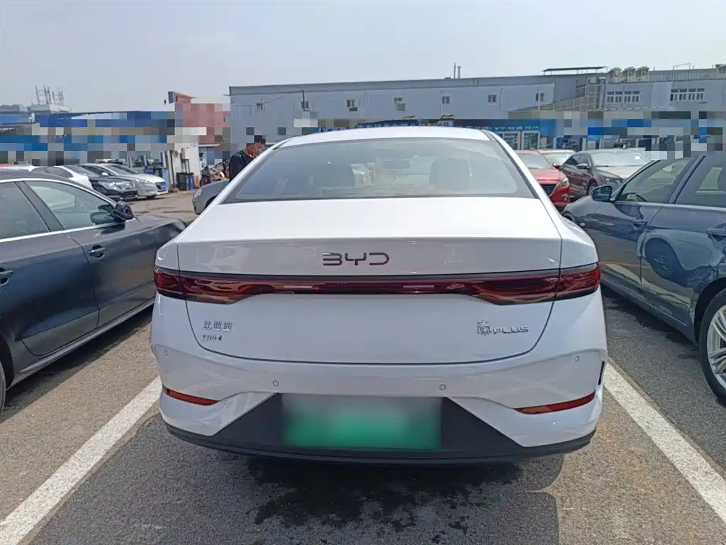 BYD Qin PLUS 2025 DM-i Smart Drive 55KM Leader фото 6
