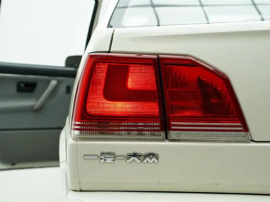 Volkswagen Jetta 2010 1.6L Partner фото 26