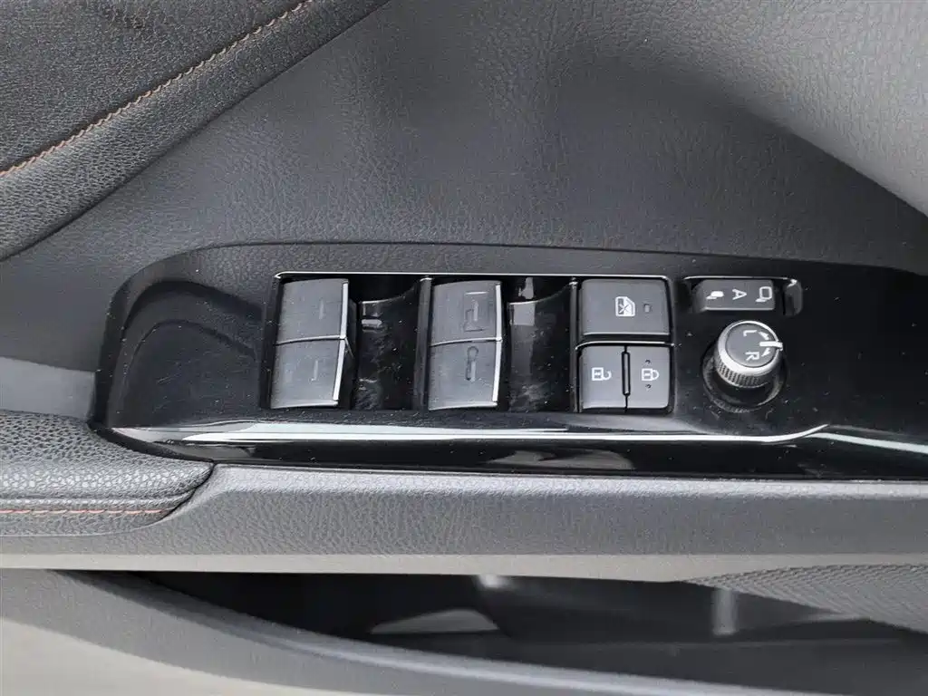 Toyota Camry 2021 2.0G Luxury Edition фото 9