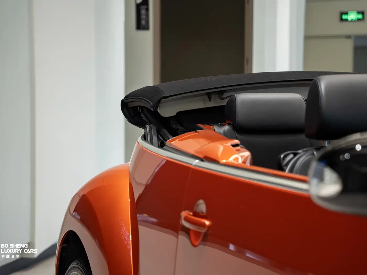 Volkswagen Beetle 2010 Model 2.0 BlackOrange Convertible Luxury Edition фото 18