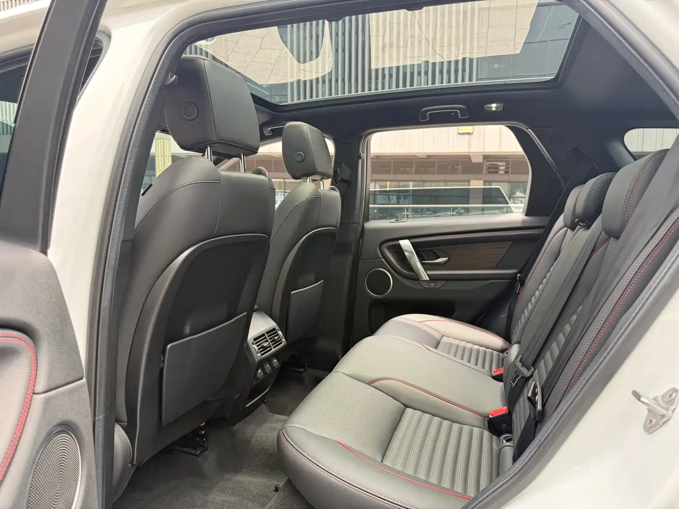 Land Rover Discovery Sport 2023 249PS R-Dynamic SE Performance Technology Version фото 23