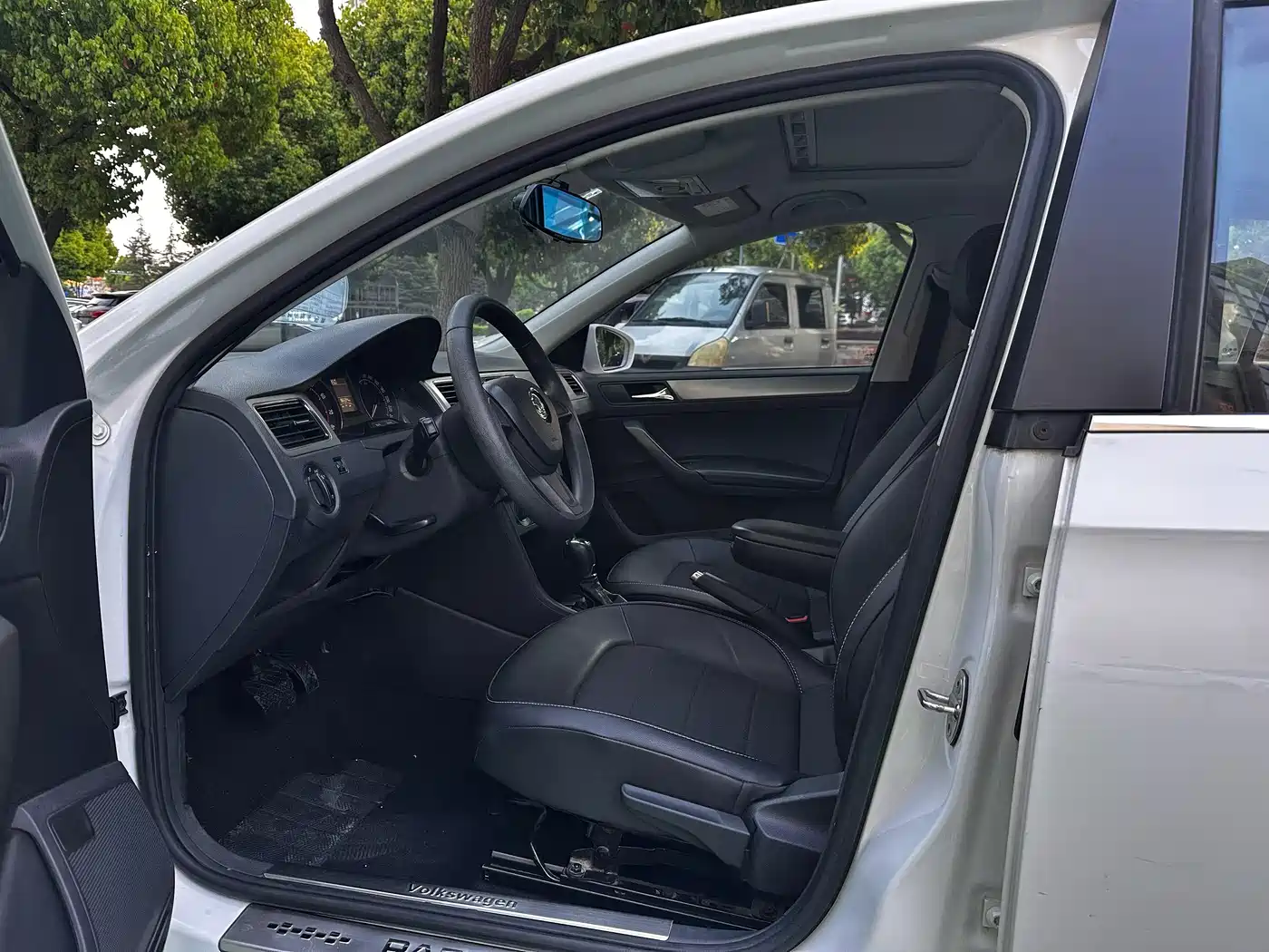 Škoda Skoda Rapid Spaceback 2016 Facelift 1.6L Automatic Innovation Edition фото 4