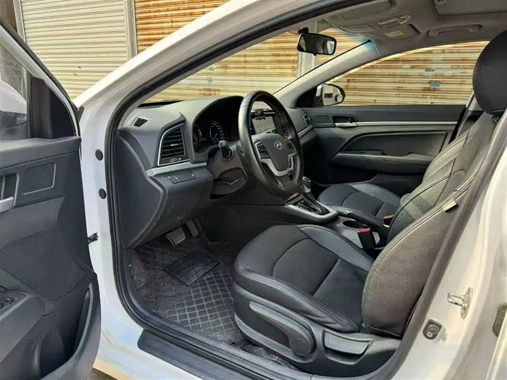 Hyundai Elantra 2018 1.6L Automatic 15th Anniversary Special Edition фото 12