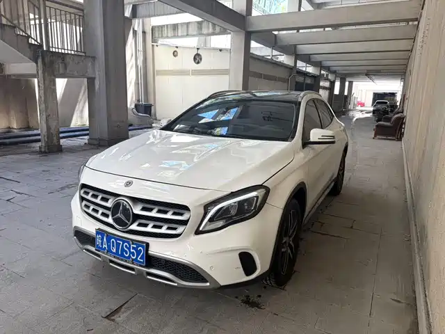 MERCEDES-BENZ GLA