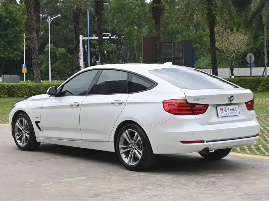 BMW 3 Series GT 2016 320i Design Package фото 2