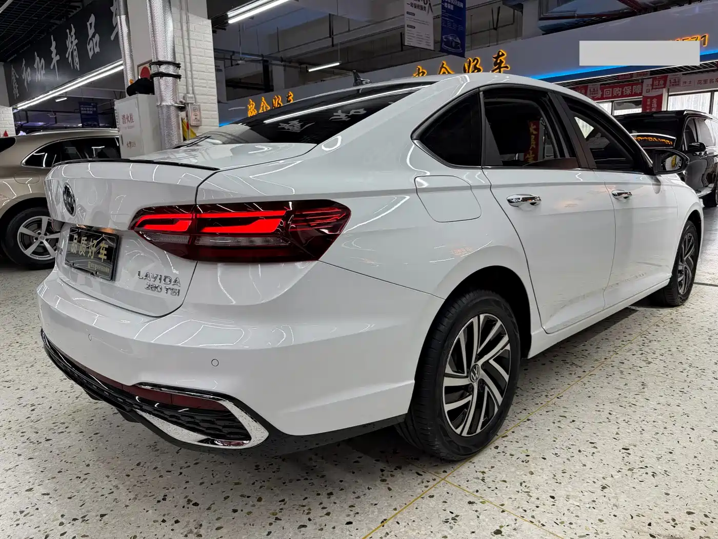 Volkswagen Lavida 2023 280TSI DSG Starlight Comfort Edition фото 5