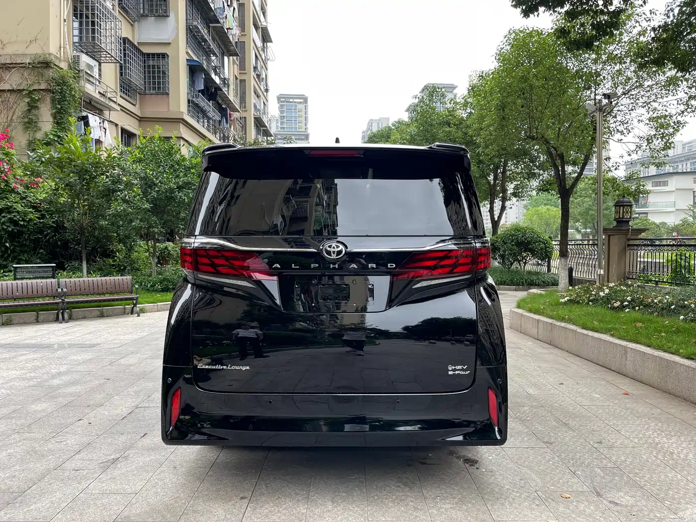 Toyota Alphard 2024 Hybrid 2.5L Ultimate Enjoyment Edition фото 19