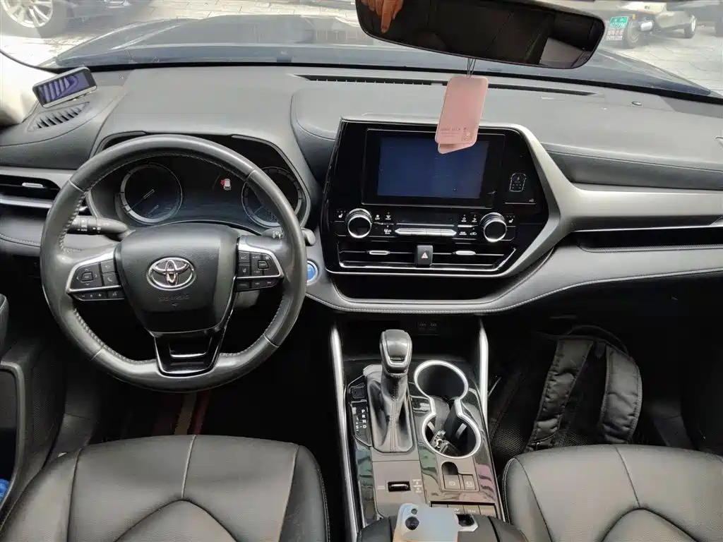TOYOTA HIGHLANDER