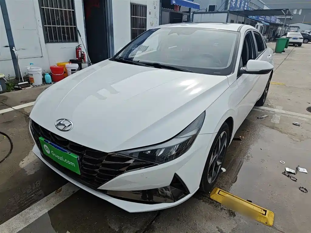 Hyundai Elantra 2022 1.5L CVT LUX Premium Edition