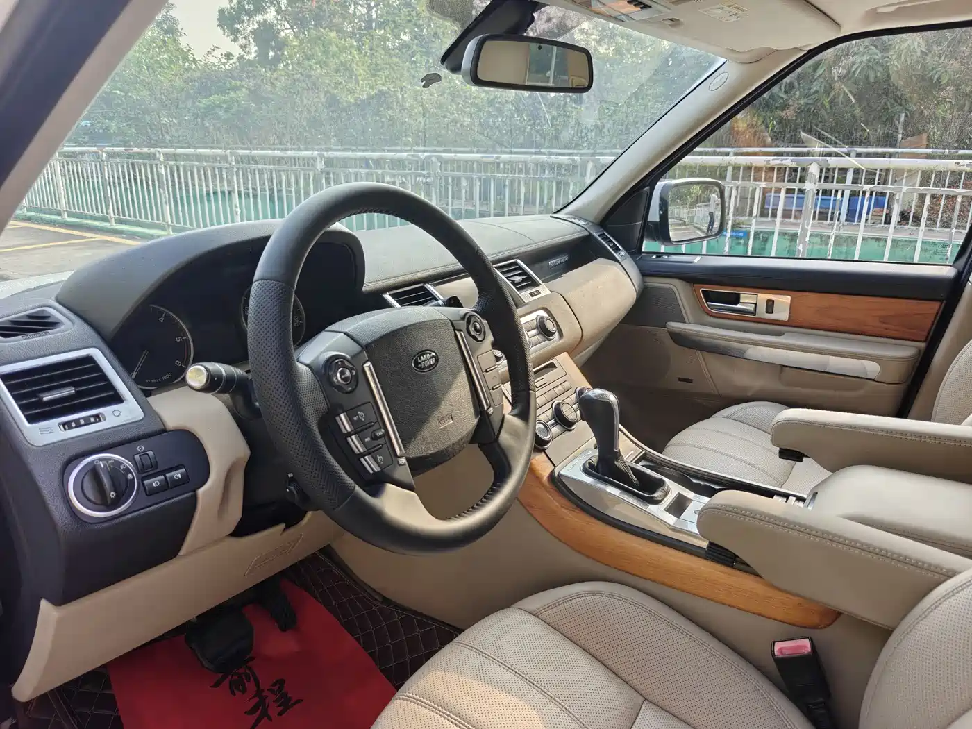 Land Rover Range Rover Sport 2011 3.0 TDV6 Diesel фото 10