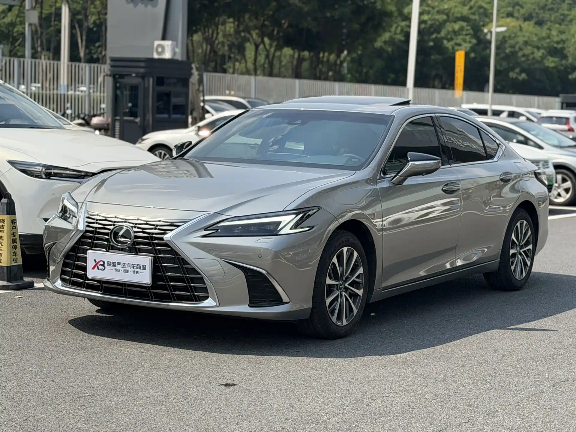 Фото 6 - Lexus ES