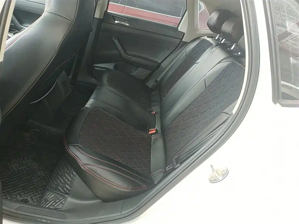 Volkswagen Polo 2019 Plus 1.5L Automatic Panorama Enjoyment Edition фото 17