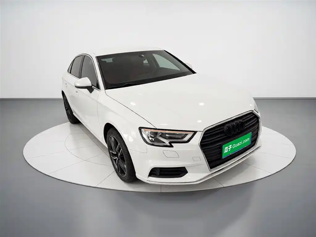 Audi A3 2018 30th Anniversary Limousine 35 TFSI Progressive фото 4