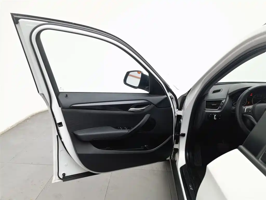 BMW X1 2015 Model sDrive18i Fashion Advanced Edition фото 8