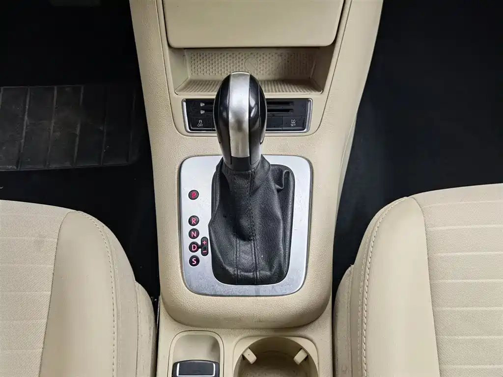 Volkswagen Tiguan 2015 1.8TSI Automatic 2WD Trendline фото 13