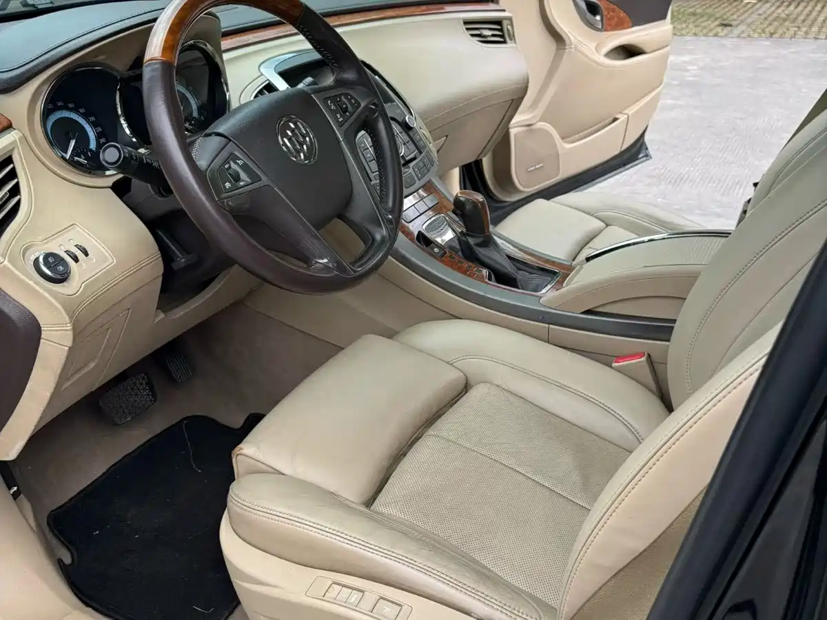 Фото 4 - Buick LaCrosse