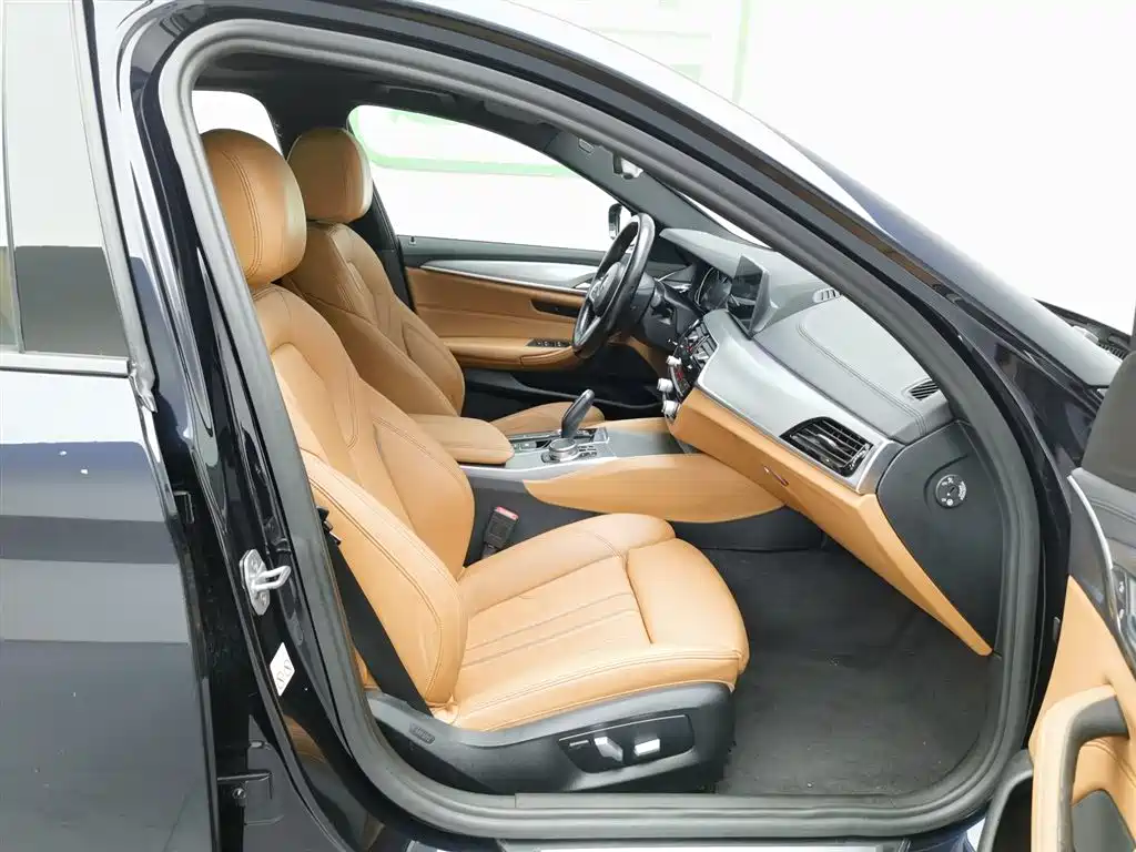 BMW 5 Series (Import) 2018 525i M Sport Package фото 23