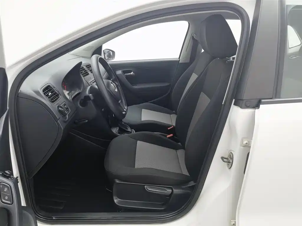 Volkswagen Polo 2016 1.4L Automatic Trend фото 10