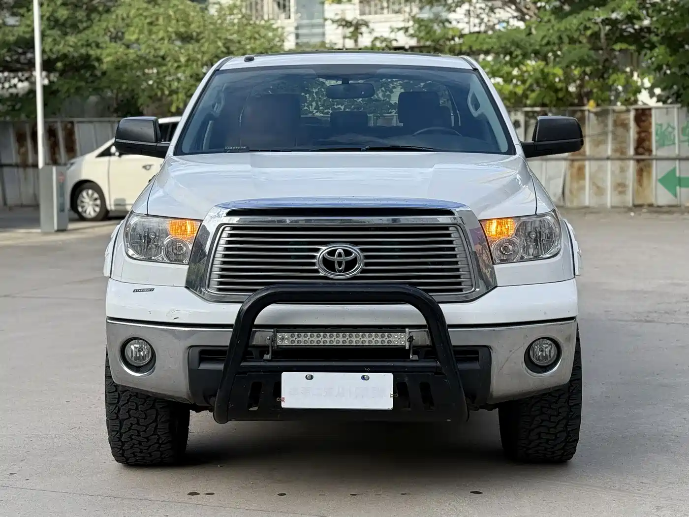 Toyota Tundra 2013 2011 5.7 Standard Model
