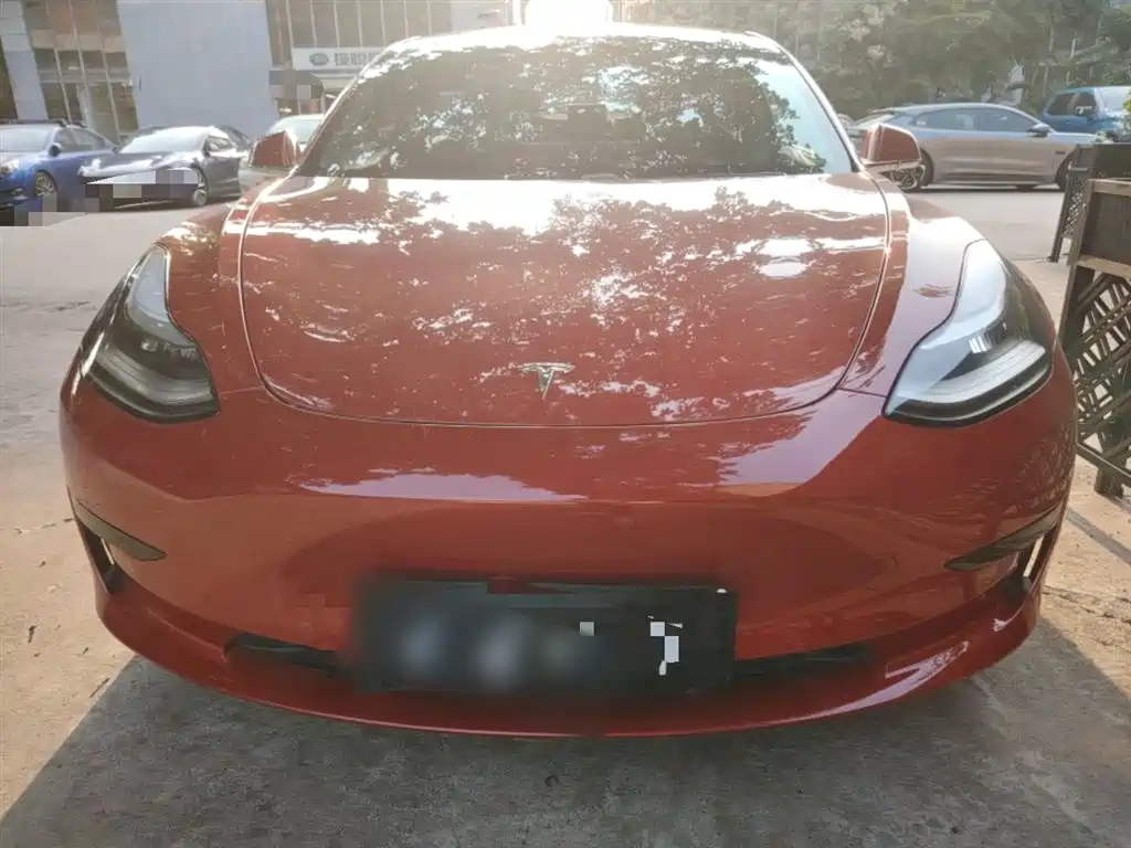 TESLA MODEL 3