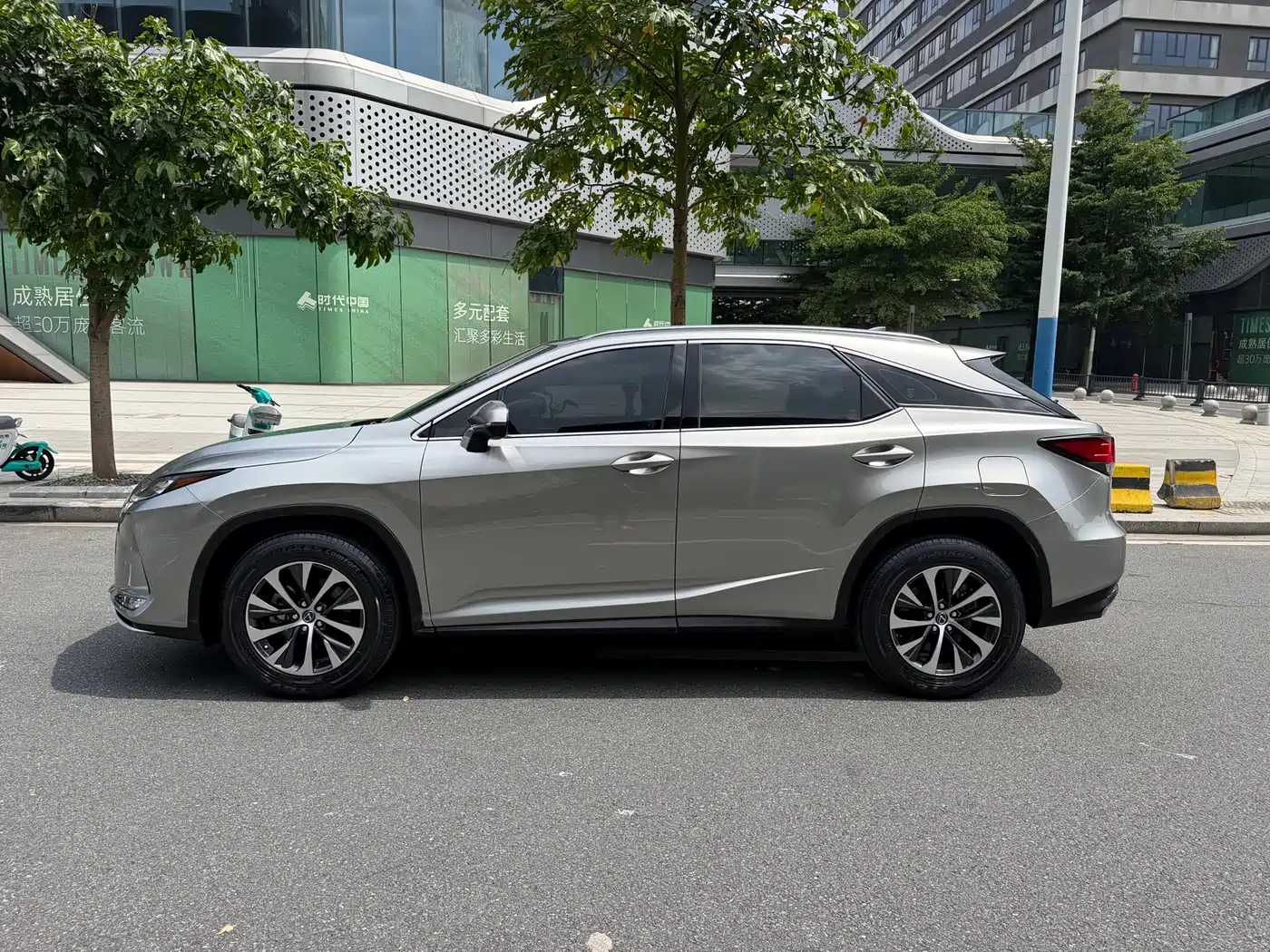 Фото 4 - Lexus RX