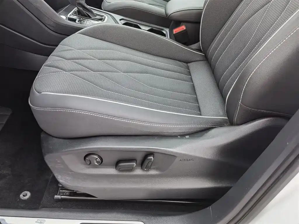 Volkswagen Tiguan L 2023 330TSI Auto 2WD R-Line Premium Edition фото 20