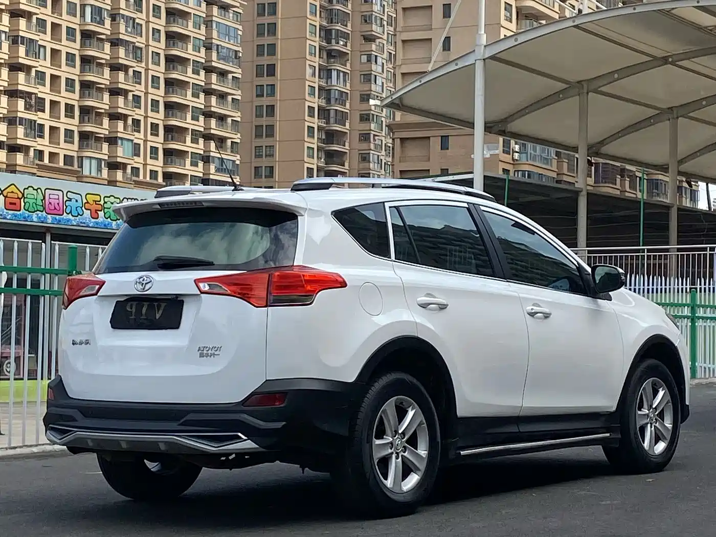 Toyota RAV4 Rongfang 2013 2.0L CVT 2WD Urban фото 9