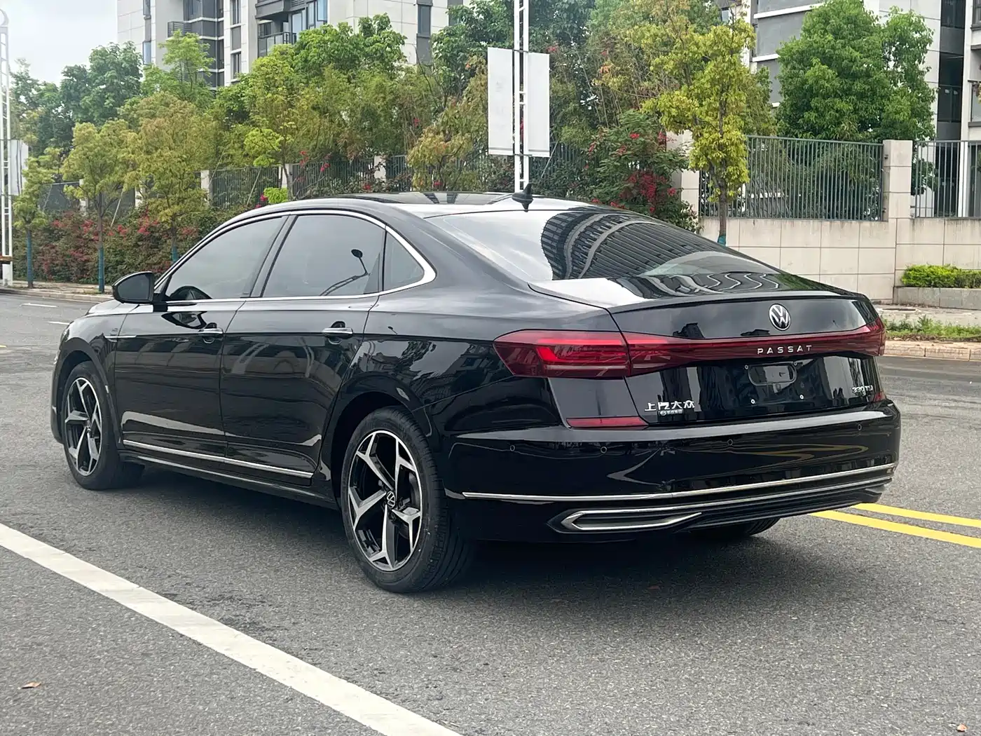 VOLKSWAGEN PASSAT