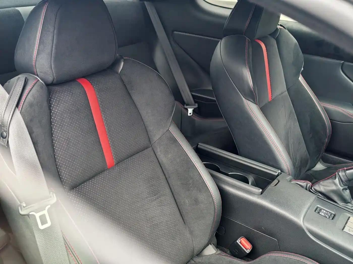 Subaru BRZ 2022 2.4L Manual фото 17