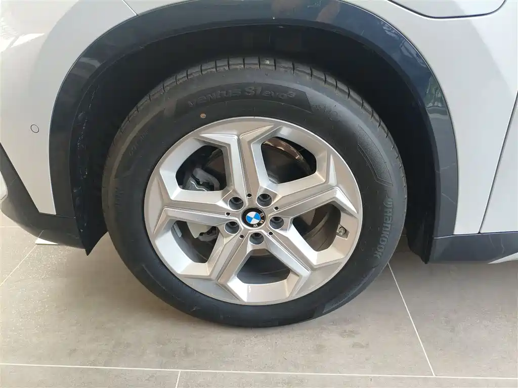 BMW iX1 2023 eDrive25L X Design Package фото 25
