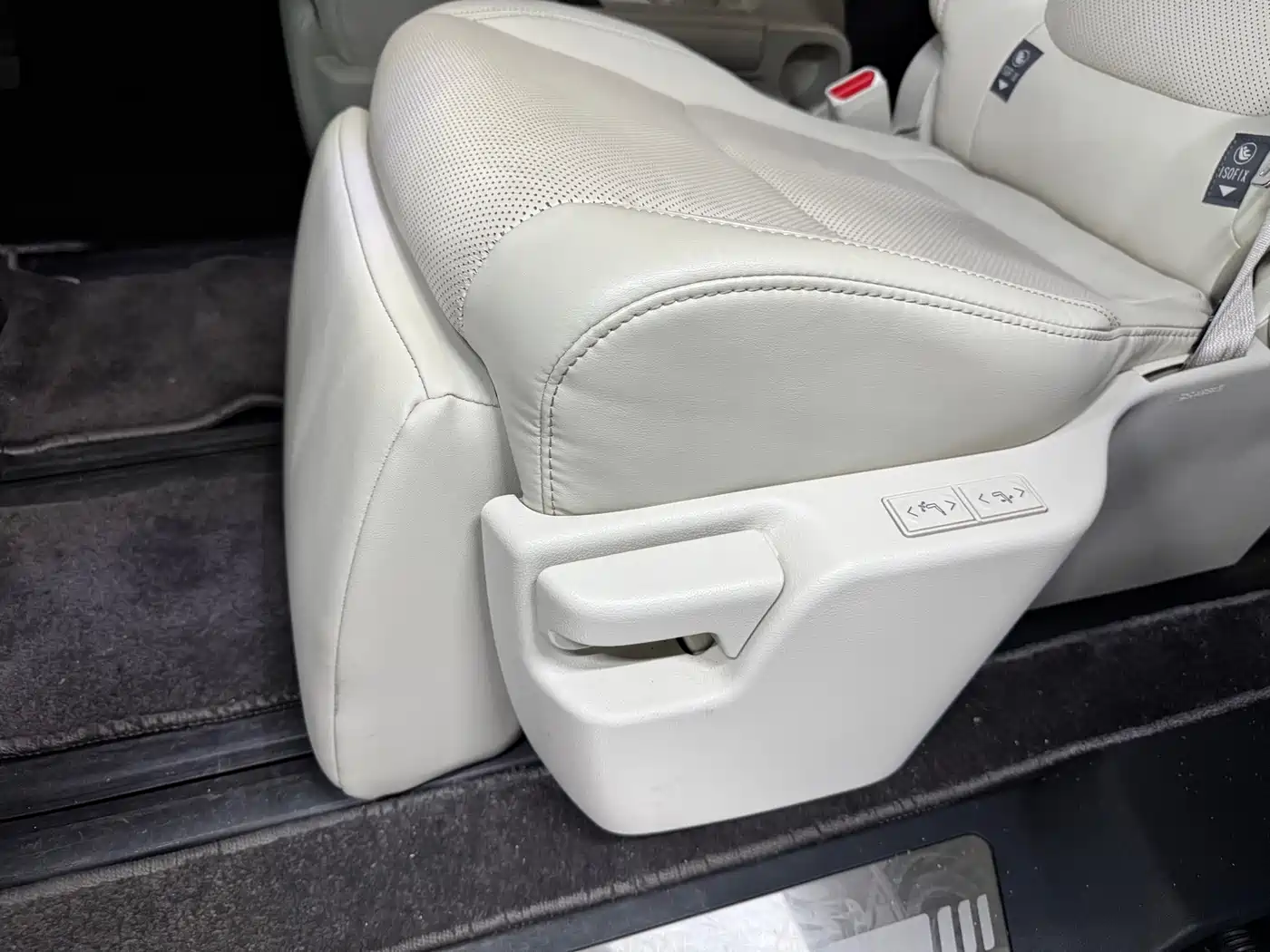 Toyota Sienna 2024 2.5L Hybrid 4WD Premium Edition фото 15