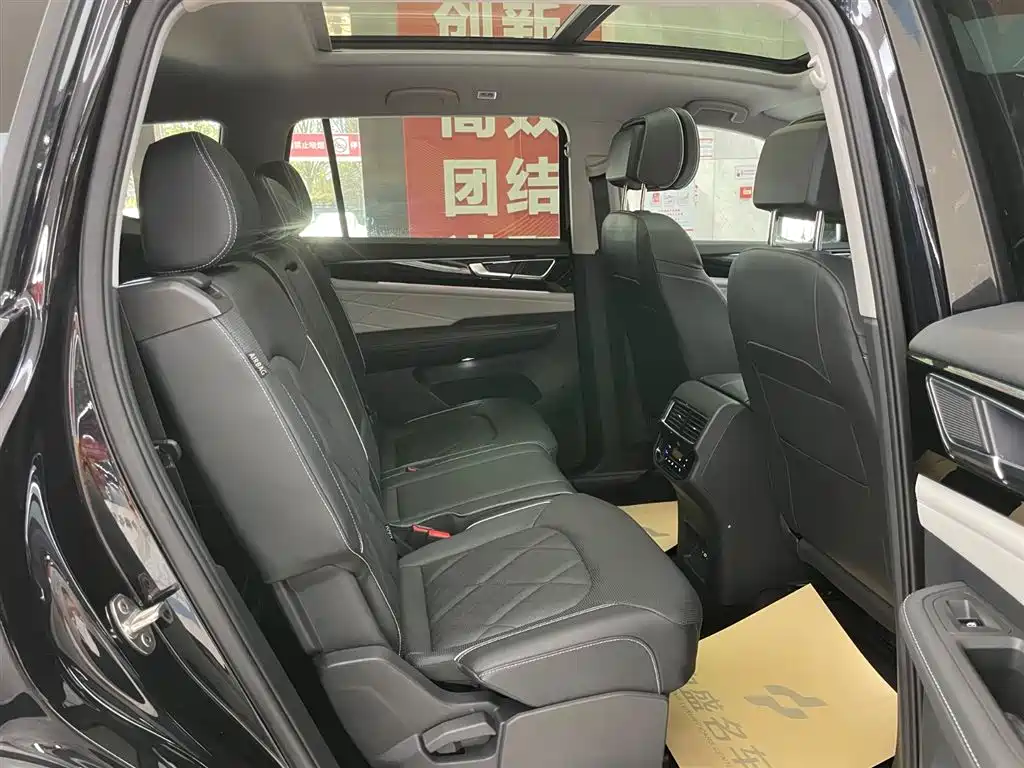 Volkswagen Teramont 2024 380TSI 4WD Dragon Glory Edition фото 19