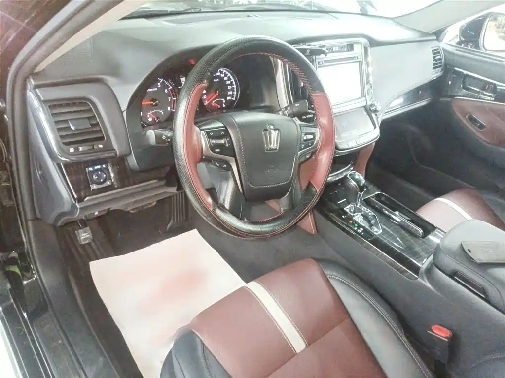 Toyota Crown 2017 2.0T Sport Edition фото 10