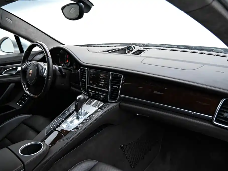 Porsche Panamera 2010 Porsche Panamera Turbo 4.8T фото 12